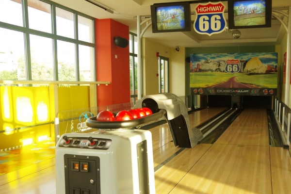 bowling00550BC267C-E25D-5282-DF52-6EFC5208650F.jpg